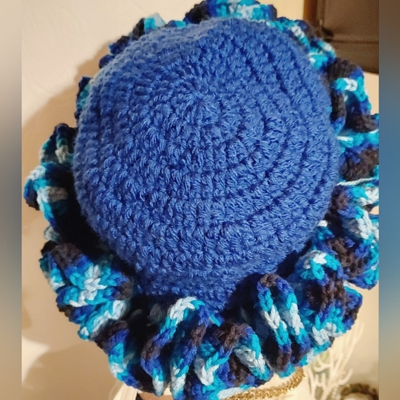 #L❤️VE:HANDMADE. Crochet Ruffle HAT - Picture 2 of 5